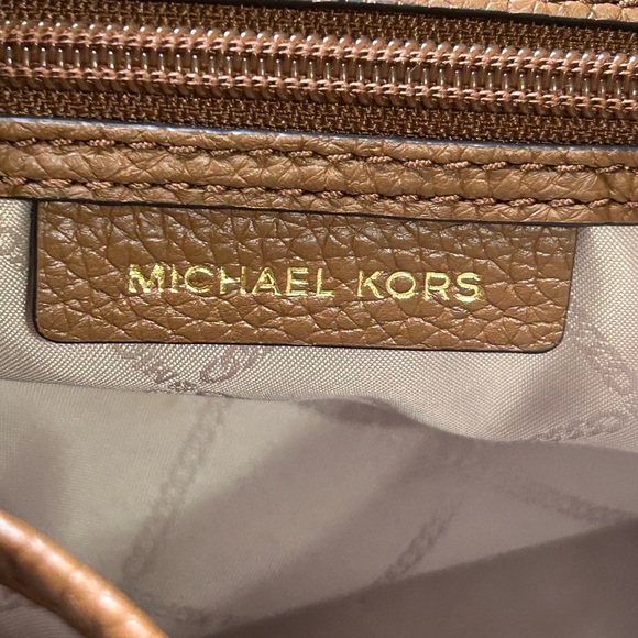 Michael Kors Lillian Medium
Shoulder - Picture 14 of 15